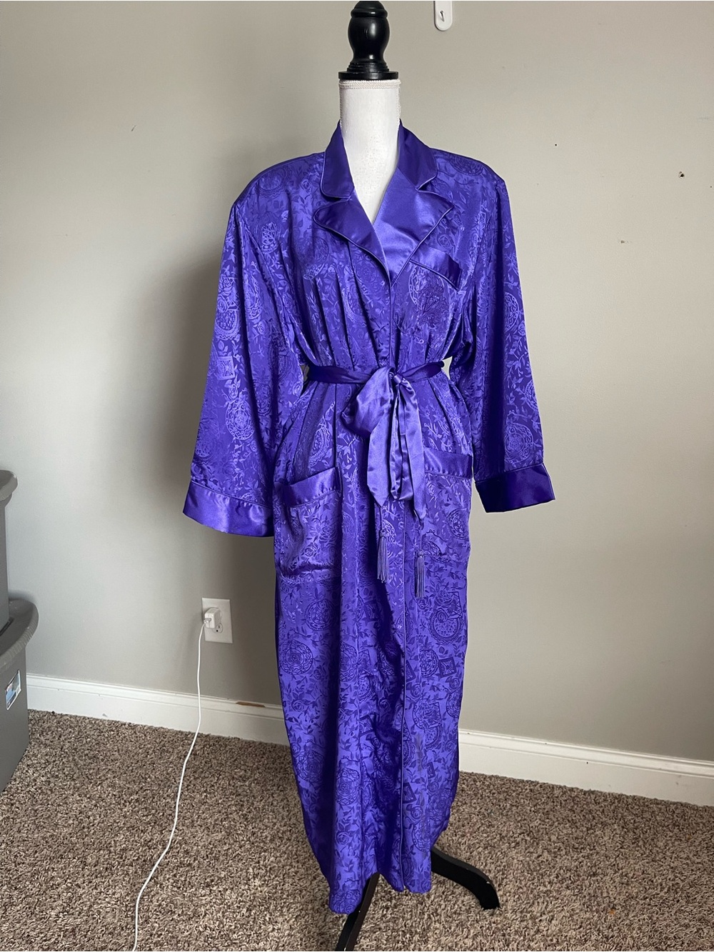 VICTORIA'S SECRET Vintage Purple Satin Full Length Robe with Tassel Tie Sz M/L